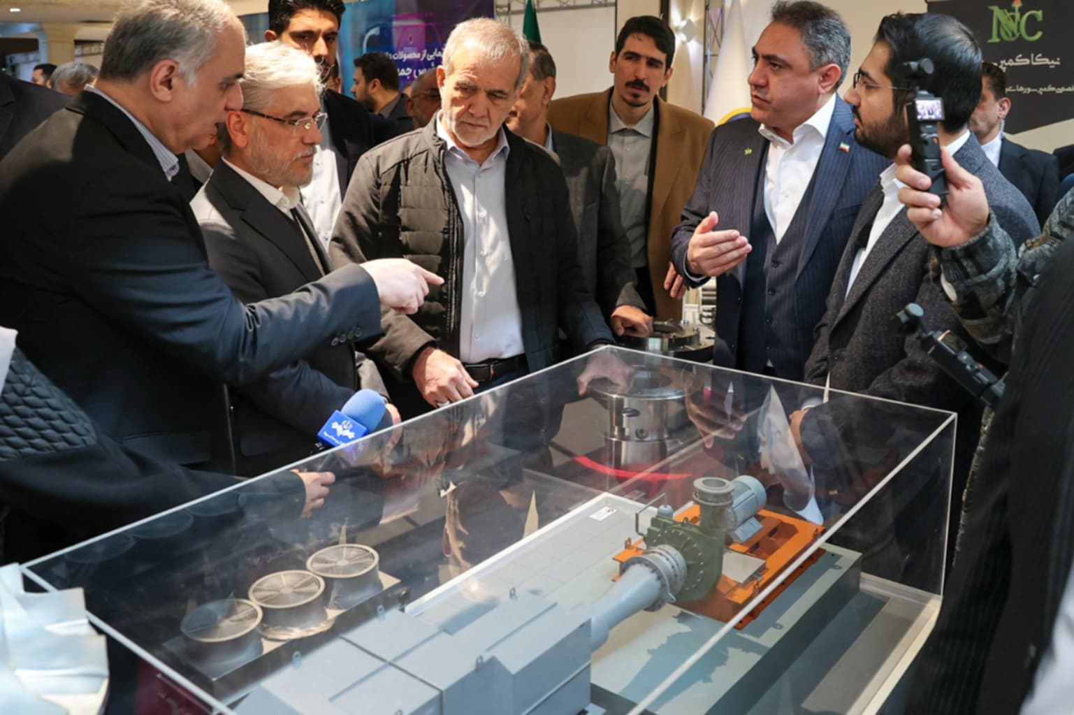 بازدید رئیس جمهور دکتر پزشکیان از شرکت نیکا کمپرسور